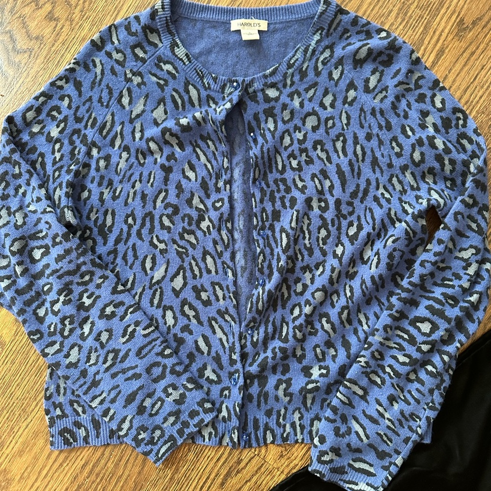 Harold’s 100% cashmere cardigan. Size large.